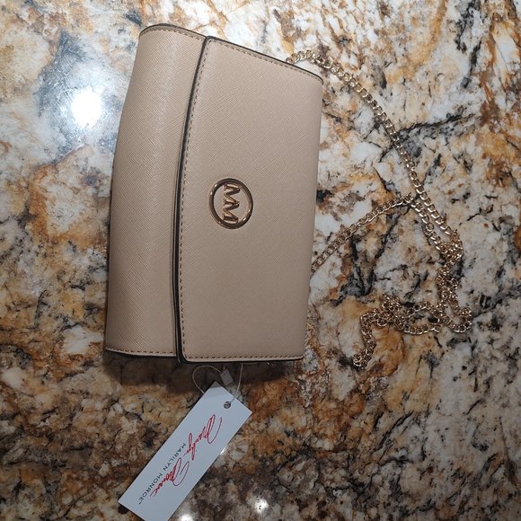 Marilyn Monroe crossbody, NWT, 8"X6", long gold chain, magnetic closure. Clean - Picture 3 of 12